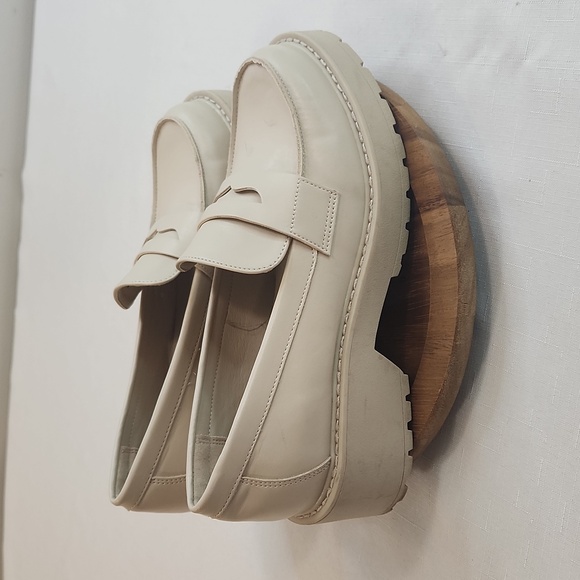 Madden Girl Lotto Bone Chunky Heel Loafers. Size 8 - Picture 3 of 9